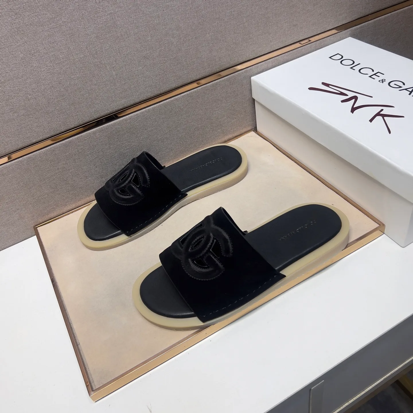 Men's men's shoes 💰pp340【DG～】Men's casual slippers 2025z cabinet sales simultaneously 🔶Size: 38-44#️⃣ 🔷5 colors🔜The upper is made of multi-material splicing➕Genuine leather lining, comfortable and breathable, sole: original comfortable, wear-resistant and non-slip outsole, ⚠️Real 📱Photographed🎬The real thing is better📢📢📢